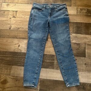 NYDJ AMI skinny jeans size 4p with lift x tuck technology like new condition‎